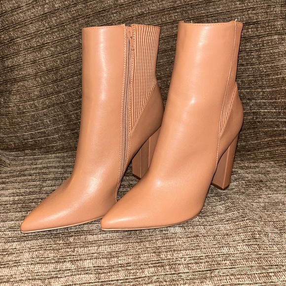 Qupid Shoes - Women’s Ankle Boots with Block Heels - size 10